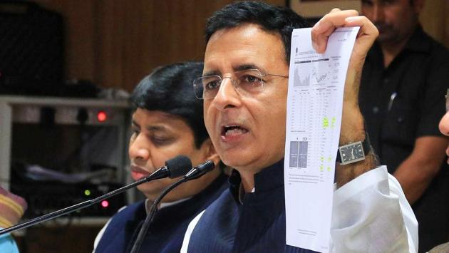 Congress spokesperson Randeep Singh Surjewala addresses a press conference, in Jaipur, Nov 12, 2018.(PTI)