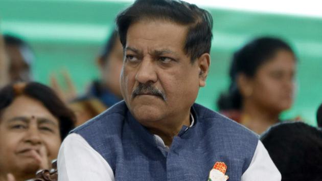 Congress leader and former chief minister Prithviraj Chavan who was in the city on Monday addressing a press conference on various issues, cleared that Congress will not strike an alliance with MNS and AIMIM in the upcoming Lok Sabha elections.(HT PHOTO) Congress leader and former chief minister Prithviraj Chavan who was in the city on Monday addressing a press conference on various issues, cleared that Congress will not strike an alliance with MNS and AIMIM in the upcoming Lok Sabha elections.(HT PHOTO)
