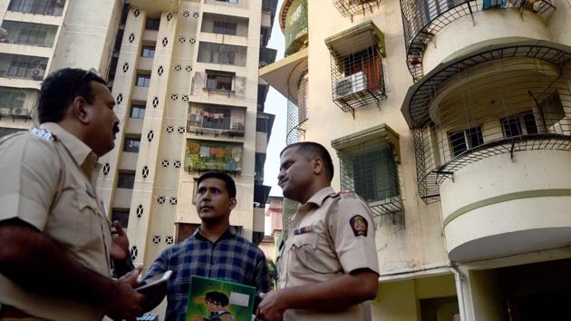 A retired government employee was found dead at his flat in the New Krishna tower at Navi Mumbai’s Kopar Khairane on Monday, November 12, 2018.(Bachchan Kumar / HT Photo)