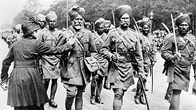 During a march past of Indian troops, a woman pins flowers on to the tunic of one of the soldiers. One of the most shocking facts of the war was that Indian soldiers did not receive their warm woollen greatcoats till November. They left India in their cotton khakis and entered the trenches in the cold October months in the same uniform. (Imperial War Museums) 