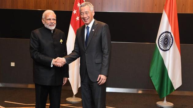 PM Narendra Modi meeting with Prime Minister of Singapore Lee Hsein Loong on the sidelines of East Asia Summit in Singapore.(Photo: Twitter/@BJPOdisha)