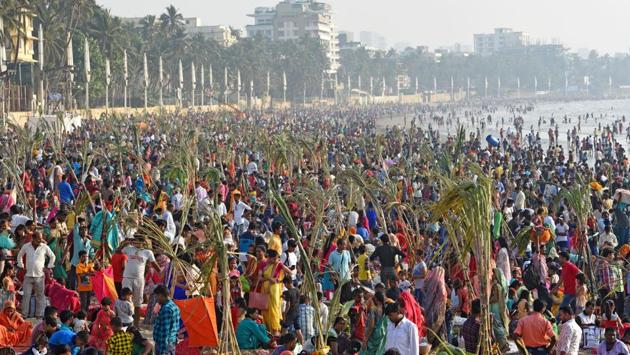 Devotees offer prayers to the sun god after taking bath at Juhu Chowpatty in Mumbai. Huge crowds of fasting worshippers accompanied by their family members, relatives and friends thronged to the ghats in all parts of the country. (Satyabrata Tripathy / HT Photo) Devotees offer prayers to the sun god after taking bath at Juhu Chowpatty in Mumbai. Huge crowds of fasting worshippers accompanied by their family members, relatives and friends thronged to the ghats in all parts of the country. (Satyabrata Tripathy / HT Photo)