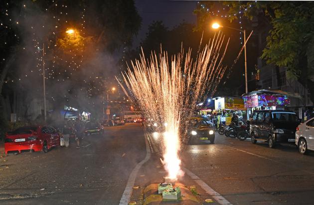 MPCB officials said there was a 50% decline in use of firecrackers across Mumbai and 30% decline across the state.(Satyabrata Tripathy/HT File Photo)