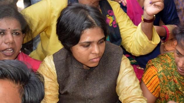 Activist Trupti Desai (in pic) has announced her intention to enter Kerala’s Sabarimala temple after the Supreme Court refused to stay its earlier order allowing women of all ages to enter the hill shrine. (HT file photo) Activist Trupti Desai (in pic) has announced her intention to enter Kerala’s Sabarimala temple after the Supreme Court refused to stay its earlier order allowing women of all ages to enter the hill shrine. (HT file photo)