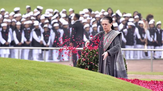 UPA Chairperson Sonia Gandhi pays floral tribute to Pandit Jawaharlal Nehru on his 129th birth anniversary at Shanti Van in New Delhi. (Sonu Mehta / HT Photo) UPA Chairperson Sonia Gandhi pays floral tribute to Pandit Jawaharlal Nehru on his 129th birth anniversary at Shanti Van in New Delhi. (Sonu Mehta / HT Photo)