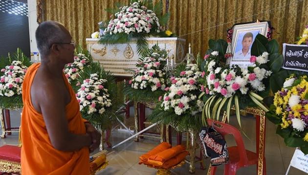A monk looks at a portrait of thirteen-year-old Muay Thai boxer Anucha Tasako during is funeral at a Buddhist temple in Samut Prakan province on November 14, 2018(AFP/Getty Images) A monk looks at a portrait of thirteen-year-old Muay Thai boxer Anucha Tasako during is funeral at a Buddhist temple in Samut Prakan province on November 14, 2018(AFP/Getty Images)