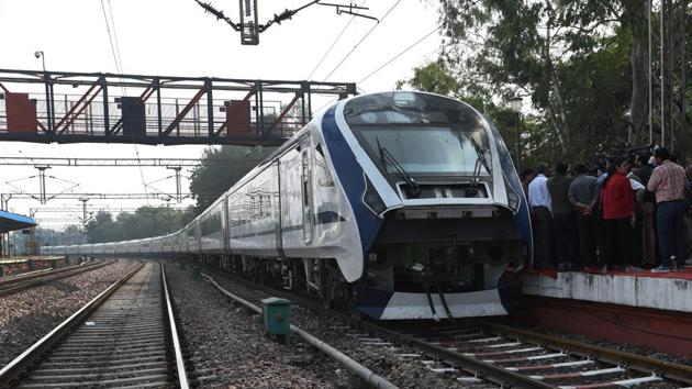Train 18: India’s first engineless train seen at Safdarjung station, during its trial run in New Delhi. Driven by a self-propulsion module sans a separate locomotive, the train, capable of running at a speed of up to 160 kmph, comes with technical features for enhanced quick acceleration. It is also regarded as a successor to the 30-year-old Shatabdi Express. (Mohd Zakir / HT Photo) 