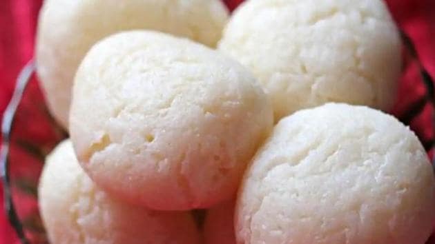 Prominent sweet makers of Bengal are waiting to get the logo of rosogolla for the past one year.(HT Photo)