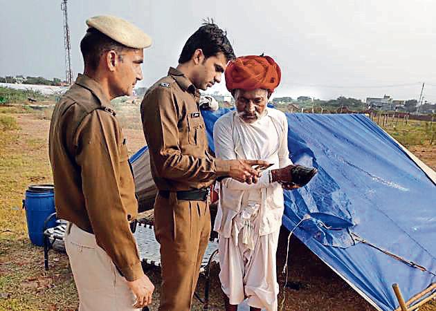 The police questioned more than 200 people across the city Tuesday and Wednesday and shared the picture of the accused in connection with the rape and murder of a three-year-old wose body was found in Gurugram’s Sector 66 on November 12, 2018.(HT Photo) The police questioned more than 200 people across the city Tuesday and Wednesday and shared the picture of the accused in connection with the rape and murder of a three-year-old wose body was found in Gurugram’s Sector 66 on November 12, 2018.(HT Photo)