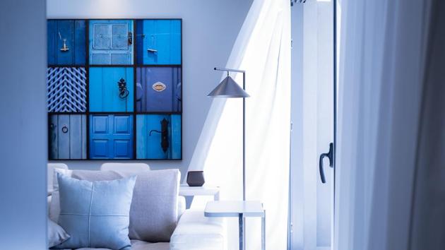 If you are fond of a particular colour and you want to create an atmosphere around it, get artworks accordingly and create a composition with different shades of the colour. It’s a total mood. (Photo by Vinicius Amano on Unsplash) If you are fond of a particular colour and you want to create an atmosphere around it, get artworks accordingly and create a composition with different shades of the colour. It’s a total mood. (Photo by Vinicius Amano on Unsplash)