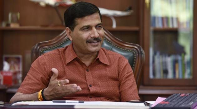 Railway board chairman Ashwani Lohani said that railways is looking to increase track related work to 12,000 km in next financial year compared to 5,300 km carried out in 2016-17.(HT/File Photo)