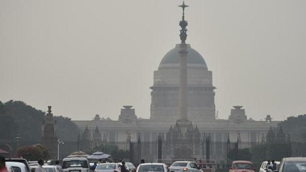 Delhi experienced a misty morning on Thursday with the minimum temperature recorded at 16.2 degrees Celsius. (Raj K Raj/HT PHOTO) Delhi experienced a misty morning on Thursday with the minimum temperature recorded at 16.2 degrees Celsius. (Raj K Raj/HT PHOTO)