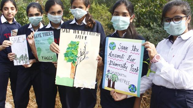 On the morning of Children’s Day, 5,000 students,teachers, and volunteers from 31 city schools gathered at the Aravalli Biodiversity Park in Gurugram.(Yogendra Kumar/HT PHOTO)