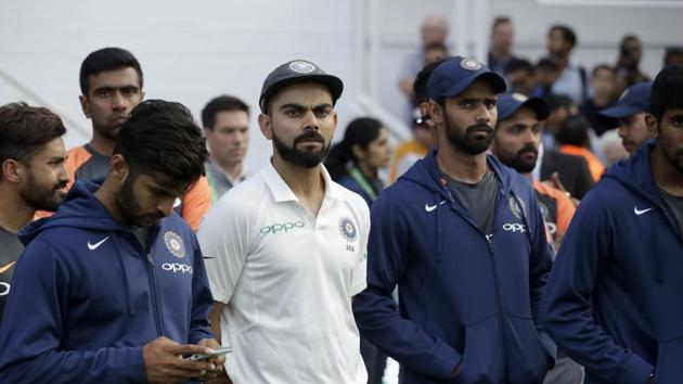 India captain Virat Kohli, center left, waits with his teammates for the trophy presentations to start after England won the fifth cricket test match(AP)