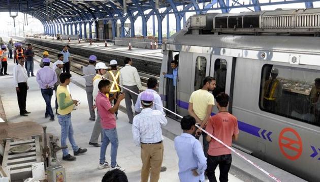 The proposed ban on non-CNG private vehicles in Delhi is not feasible given the lack of public transport options and poor last-mile connectivity from Metro stations, say many residents of the city. (HT File Photo) The proposed ban on non-CNG private vehicles in Delhi is not feasible given the lack of public transport options and poor last-mile connectivity from Metro stations, say many residents of the city. (HT File Photo)