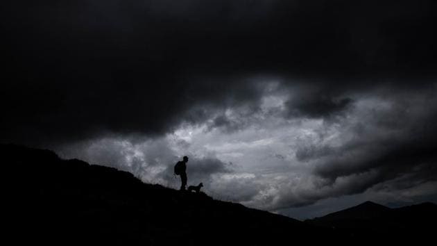 He looks over a flock of sheep as the weather turns stormy. It’s a magnificent backdrop that can quickly reveal a dark side when you have to look after 1,300 vulnerable animals. From the start of his first season, the 24-year-old shepherd found himself face to face with the wolf, trying to fight it off. (Jeff Pachoud / AFP)