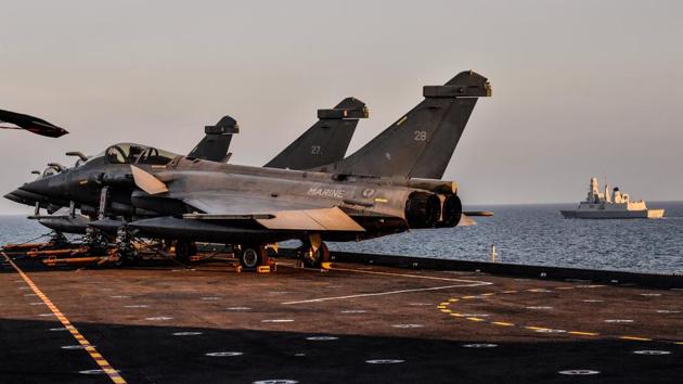 The Congress has escalated its attack on PM Narendra Modi, alleging corruption in the Rafale deal.(AP) The Congress has escalated its attack on PM Narendra Modi, alleging corruption in the Rafale deal.(AP)