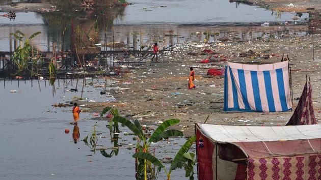 File photo of littered Sutlej river bank in Ludhiana a day after Chhath festival.(HT File Photo)