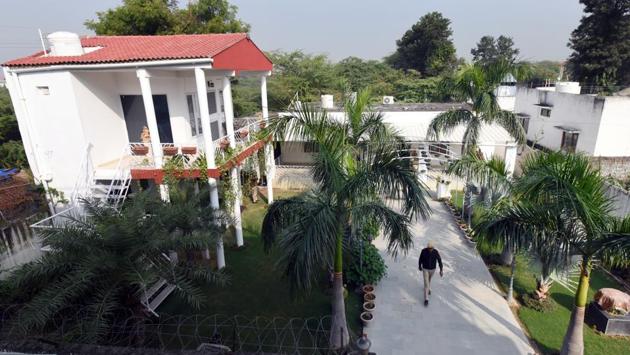 On Thursday morning, a fashion designer and her domestic help were found murdered at her farmhouse in south Delhi’s Vasant Kunj. Three people, one of them her employee, have been arrested. “The woman has been identified as Mala Lakhani, 53, and the help as 50-year-old Bahadur and the three accused as Rahul (her employee), Rehmat and Bashir,” police said. (Amal KS / HT Photo)