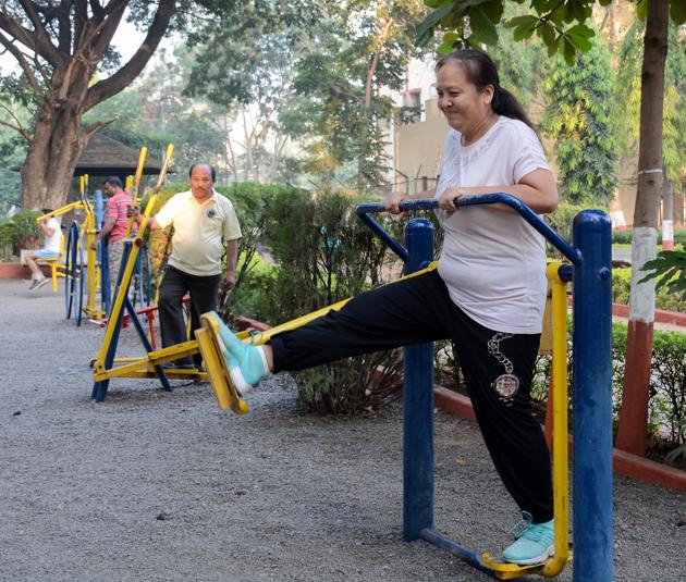 A woman gets along her daily work out routine at an open gymnasium(Milind Saurkar/HT Photo)