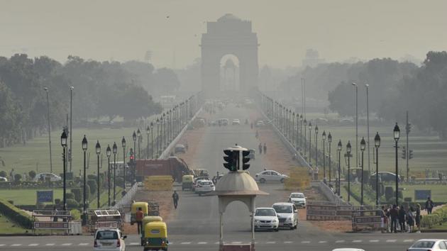 On Thursday, November 15, 2018, the air quality of the Capital improved to 217, in the ‘poor’ category, from ‘very poor’ a day earlier. (Burhaan Kinu/HT PHOTO) On Thursday, November 15, 2018, the air quality of the Capital improved to 217, in the ‘poor’ category, from ‘very poor’ a day earlier. (Burhaan Kinu/HT PHOTO)