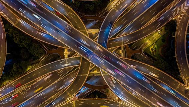 An aerial view of the traffic on an elevated intersection in downtown Shanghai on November 12, 2018. (Johannes Eisele / AFP) An aerial view of the traffic on an elevated intersection in downtown Shanghai on November 12, 2018. (Johannes Eisele / AFP)