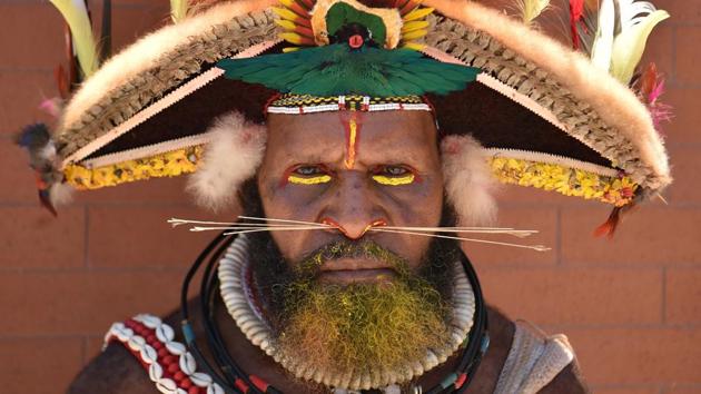 A local tribesman waits to see China's President Xi Jinping during his visit to the Butuka Academy school in Port Moresby on November 16, 2018, ahead of the Asia-Pacific Economic Cooperation (APEC) summit. (Peter Parks / AFP) A local tribesman waits to see China's President Xi Jinping during his visit to the Butuka Academy school in Port Moresby on November 16, 2018, ahead of the Asia-Pacific Economic Cooperation (APEC) summit. (Peter Parks / AFP)