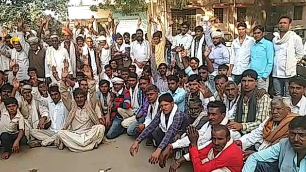 Residents of 50 villages reached the Karauli district collector’s office on Thursday, November 14, and informed him of their decision to boycott Rajasthan assembly polls over lack of civic amenities.(HT Photo s)