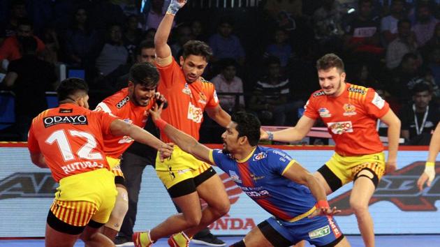 Catch all the action from Pro Kabaddi League match between Gujarat Fortunegiants and UP Yoddha.(Pro Kabaddi)