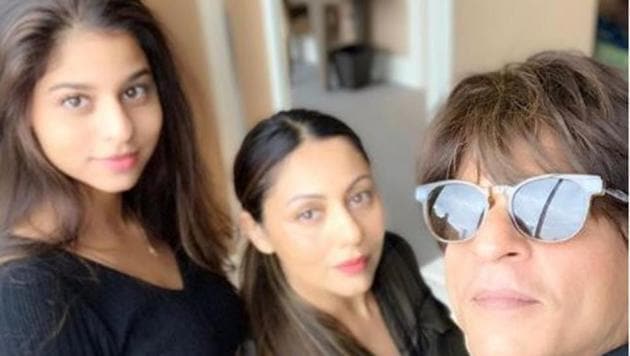 Shah Rukh Khan takes a selfie with daughter Suhana Khan and wife Gauri Khan.(Instagram)