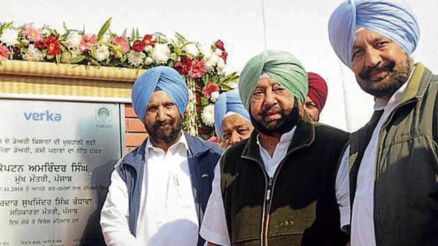 Punjab CM Capt Amarinder Singh after laying the foundation stone of a dairy plant at Bassi Pathana in Fatehgarh Sahib district on Saturday, as ministers SS Randhawa (left) and Balbir Singh Sidhu look on. (Bharat Bhushan/HT) Punjab CM Capt Amarinder Singh after laying the foundation stone of a dairy plant at Bassi Pathana in Fatehgarh Sahib district on Saturday, as ministers SS Randhawa (left) and Balbir Singh Sidhu look on. (Bharat Bhushan/HT)