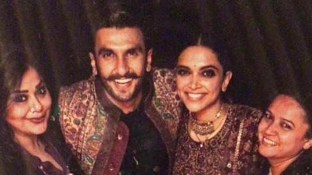 Ranveer and Deepika seen after their wedding in Italy and in a different pair of outfits. Don’t miss the tiny mangalsutra around Deepika’s neck. 
