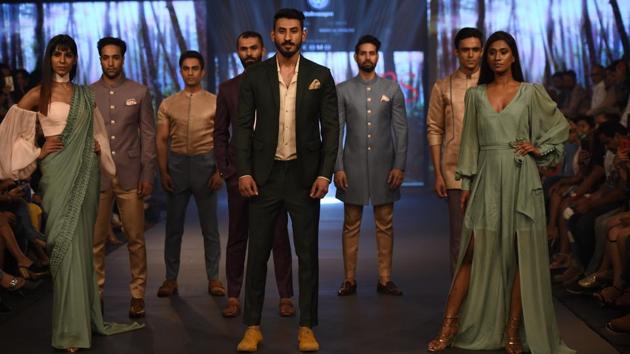 Ridhi & Sidhi presenting their collection. 