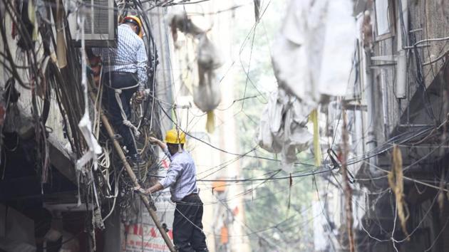 Delhi Fire Service (DFS) officials said the fire started at 12.23 pm in Beadonpura area in Karol Bagh after a solvent used for laundering clothes spilled out on the floor accidentally. (Amal KS/HT Photo) Delhi Fire Service (DFS) officials said the fire started at 12.23 pm in Beadonpura area in Karol Bagh after a solvent used for laundering clothes spilled out on the floor accidentally. (Amal KS/HT Photo)