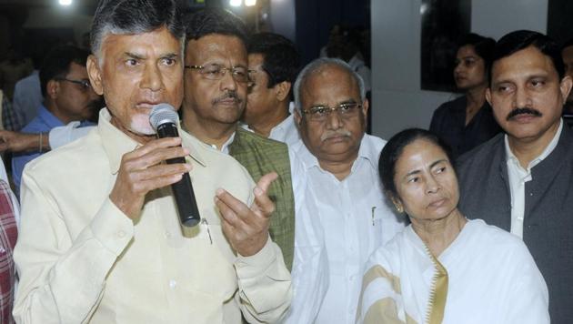 Andhra Pradesh Chief Minister Chandrababu Naidu met his West Bengal counterpart Mamata Banerjee on Monday at West Bengal secretariat Nabanna in Howrah near Kolkata on November 19, 2018. (Samir Jana / Hindustan Times) Andhra Pradesh Chief Minister Chandrababu Naidu met his West Bengal counterpart Mamata Banerjee on Monday at West Bengal secretariat Nabanna in Howrah near Kolkata on November 19, 2018. (Samir Jana / Hindustan Times)
