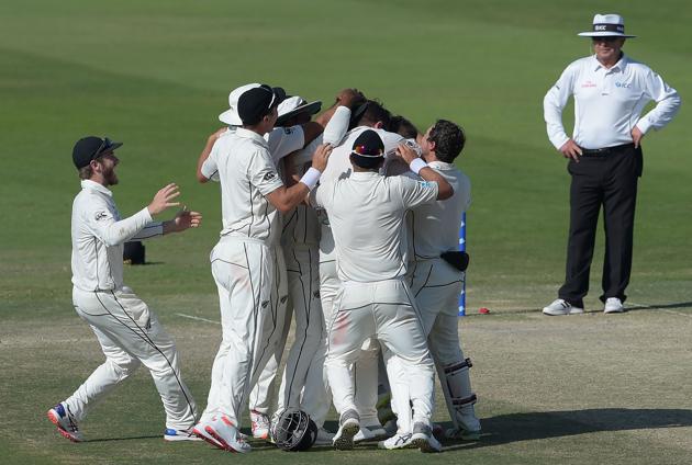 New Zealand captain Kane Williamson celebrates with teammates after beating Pakistan in the first Test cricket match between Pakistan and New Zealand at the Sheikh Zayed International Cricket Stadium in Abu Dhabi on November 19, 2018. (Photo by AAMIR QURESHI / AFP)(AFP) New Zealand captain Kane Williamson celebrates with teammates after beating Pakistan in the first Test cricket match between Pakistan and New Zealand at the Sheikh Zayed International Cricket Stadium in Abu Dhabi on November 19, 2018. (Photo by AAMIR QURESHI / AFP)(AFP)