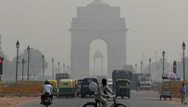 India is second to Nepal, which recorded the highest PM 2.5 concentration globally in 2016, and a consequent decline of 4.4 years in life expectancy, said a report on the effect of air pollution on life expectancy in different parts of the world.(AFP)