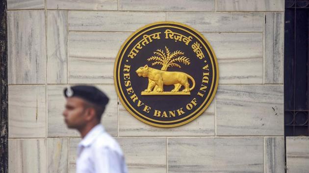 A security person walks past the RBI Headquarters in Mumbai on November 19.(PTI Photo)