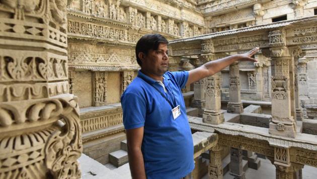 “Patan was once the capital of Gujarat. Vanraj Singh Chavda built Patan in AD 746,” said Jagdish Goswami, the lone guide at Rani Ki Vav. “The old name of the town was Anhilvad Patan. It is believed that Vanraj Singh had named the town after an animal herder, Anhil, who vava inouva histoire probably his friend or had helped him khaf vav khaf tet meaning in english some way,” he added. The Chavdas were succeeded by the Solanki dynasty, ranki vav photo reign is believed to have been the “golden age of Gujarat.” (Sanchit Khanna / HT Photo)