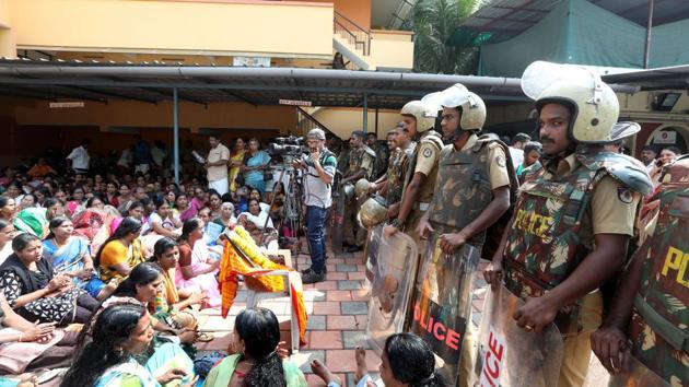 A sudden protest by devotees at the Sabarimala temple surprised the police as the heavy security deployment in the area has affected the pilgrim flow(Vivek Nair/HT Photo)