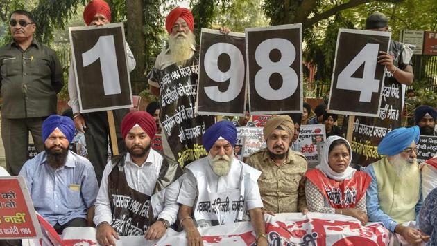 Family members of the victims of 1984 anti-Sikh riots stage a protest at Jantar Mantar, in New Delhi, on Nov 1, 2018.(PTI File Photo)