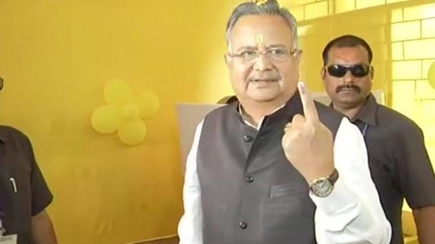Chhattisgarh chief minister Raman Singh cast his vote at a polling booth in Kawardha.(ANI/Twitter)