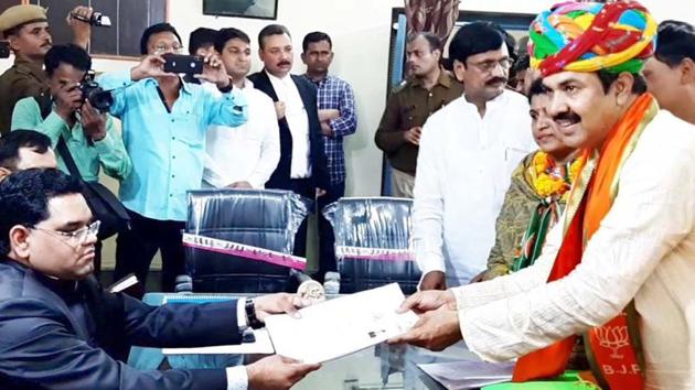 BJP's Yunus Khan files his nomination for the Tonk constituency of Rajasthan assembly on Monday, November 19, 2018.(HT Phot o)