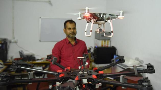 Ravi Gupta, a Lucknow-based aero modeller flying one of his drones. (Subhankar Chakraborty/HT Photo) Ravi Gupta, a Lucknow-based aero modeller flying one of his drones. (Subhankar Chakraborty/HT Photo)