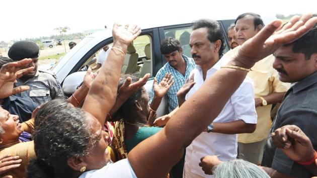 Victims who lost their huts due to cyclone Gaja express their grievances to the leader of opposition M K Stalin at Tharangambadi of Nagapattinam district, Tamil Nadu on Saturday. (HT Photo)