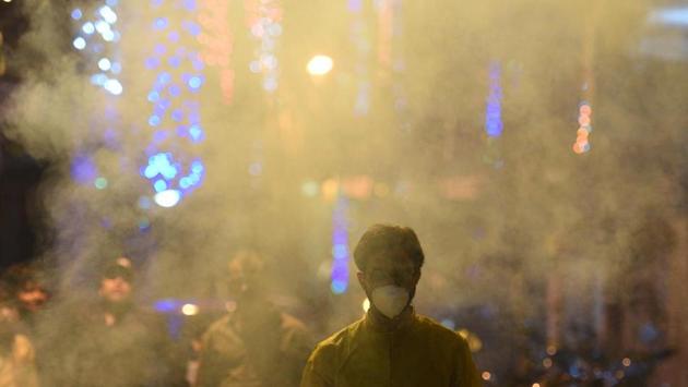 A man wears an anti-pollution mask to protect himself from the pollution caused by bursting of firecrackers during Diwali in Delhi (Raj K Raj/HT file photo) A man wears an anti-pollution mask to protect himself from the pollution caused by bursting of firecrackers during Diwali in Delhi (Raj K Raj/HT file photo)