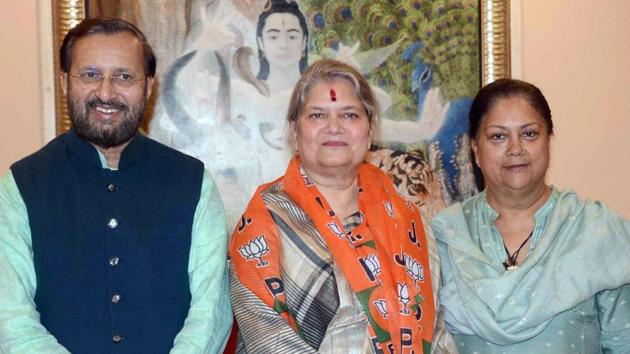 Former Congress MLA Mamata Sharma joined the BJP in the presence of Union minister Prakash JAvdekar and CM Vasundhara Raje in Jaipur, Sunday.(HT Photo)