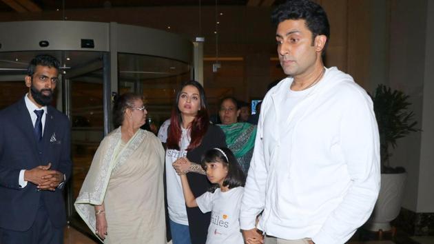 Abhishek Bachchan, Aishwarya Rai and Aaradhya out for a family dinner.(Viral Bhayani)