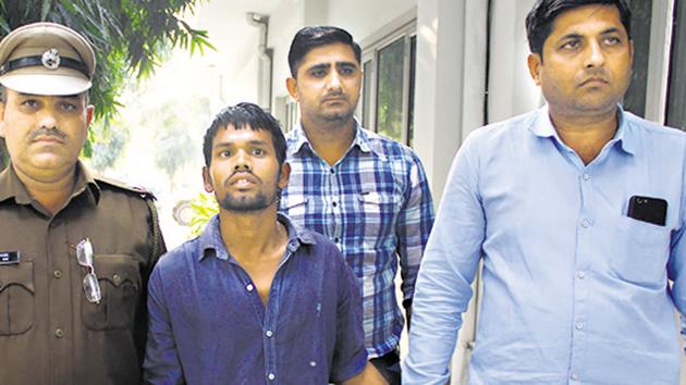 Twenty-year-old Sunil Kumar was arrested from Jhansi for allegedly raping and murdering a three-year-old girl in Gurugram on Novmeber 11.(Yogendra Kumar/HT PHOTO) Twenty-year-old Sunil Kumar was arrested from Jhansi for allegedly raping and murdering a three-year-old girl in Gurugram on Novmeber 11.(Yogendra Kumar/HT PHOTO)