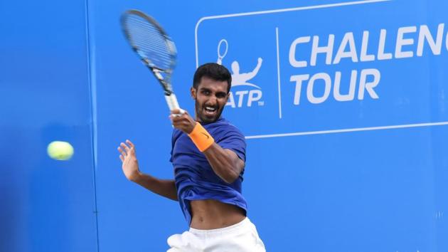 Gunneswaran broke his opponent in the fifth game of the first set, which gave him a platform to build on en route to winning the first.(HT PHOTO) Gunneswaran broke his opponent in the fifth game of the first set, which gave him a platform to build on en route to winning the first.(HT PHOTO)